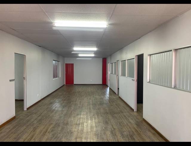 1,261M² OFFICE TO LET IN HALFWAY HOUSE